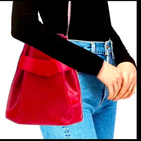 Authentic Louis Vuitton EPI Sac D’épaule Shoulder Bag Red Leather. - Picture 6 of 17